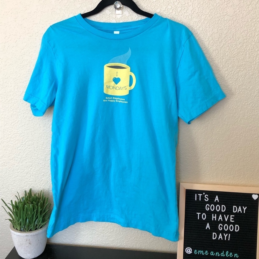 💙💙 I ❤️ Monday T‎ shirt coffee cup EUC 3/15 5/20